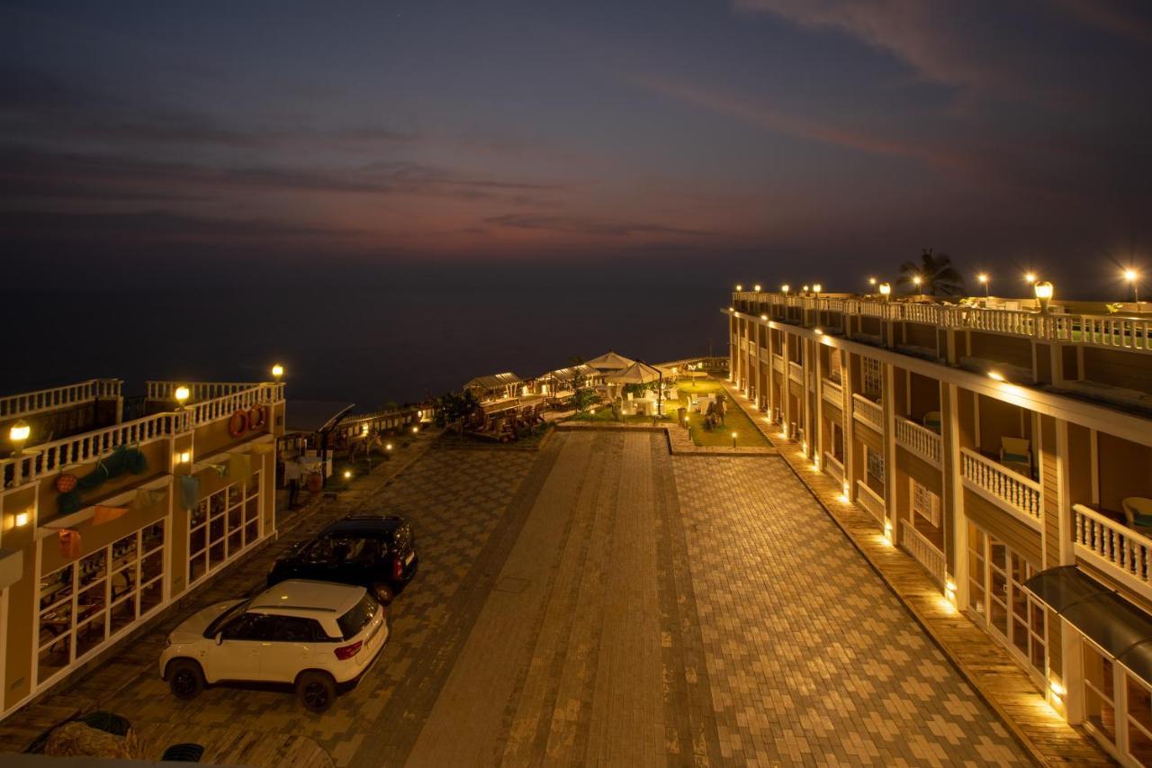 State Beach Resort And Spa Канур Екстериор снимка