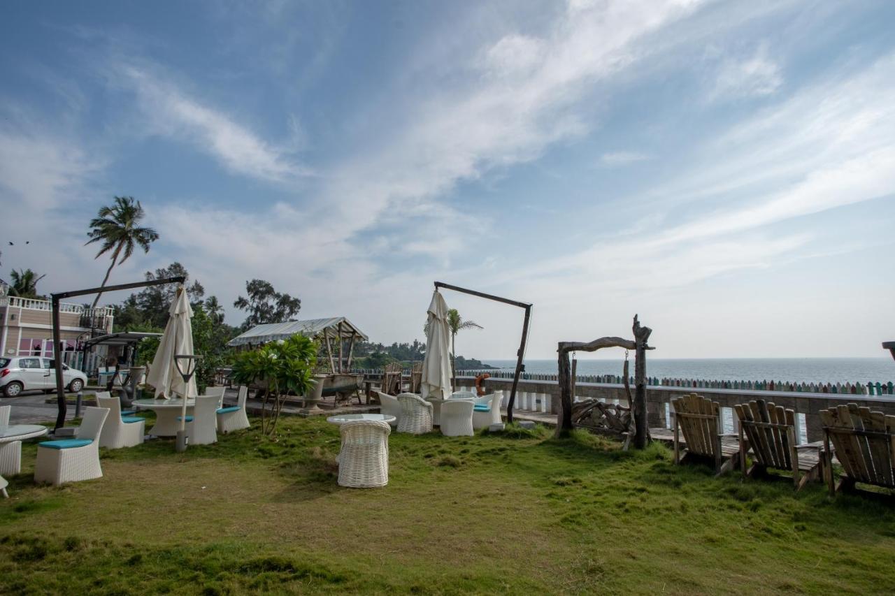 State Beach Resort And Spa Канур Екстериор снимка