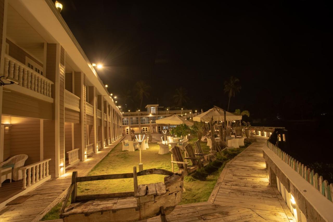 State Beach Resort And Spa Канур Екстериор снимка