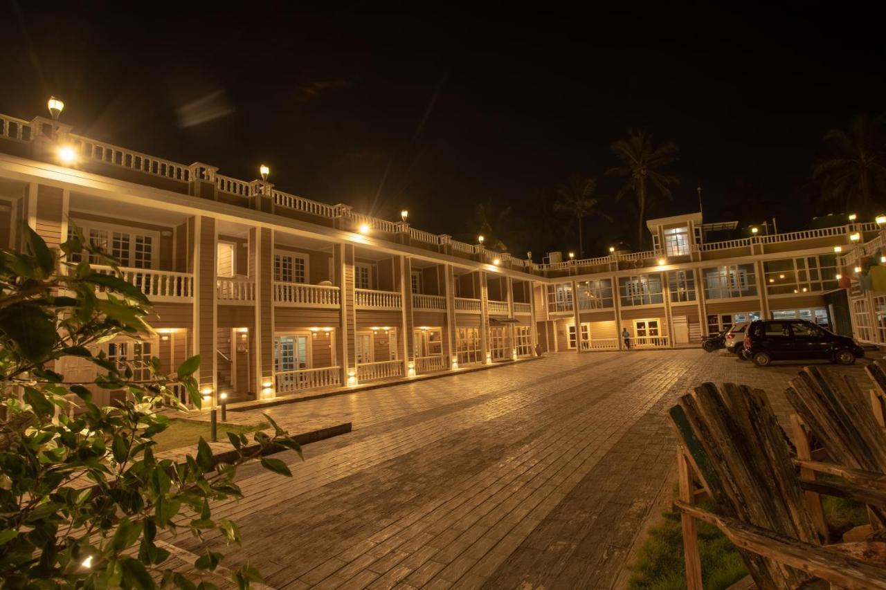 State Beach Resort And Spa Канур Екстериор снимка