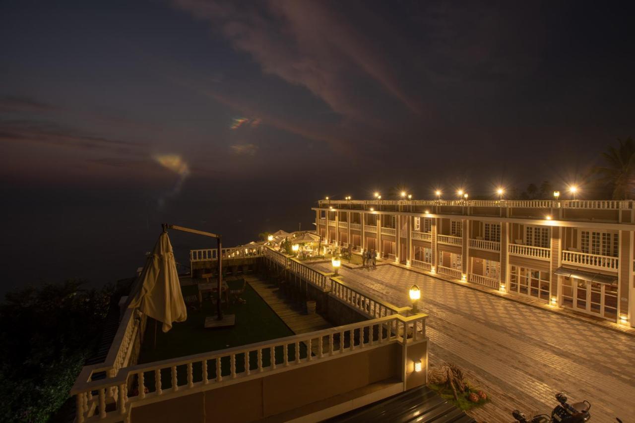 State Beach Resort And Spa Канур Екстериор снимка