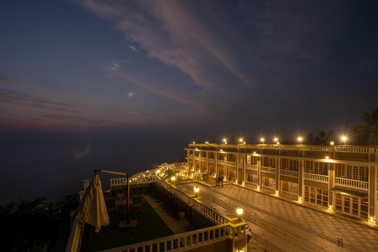State Beach Resort And Spa Канур Екстериор снимка