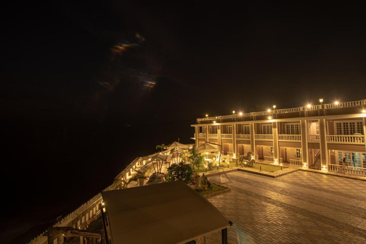 State Beach Resort And Spa Канур Екстериор снимка