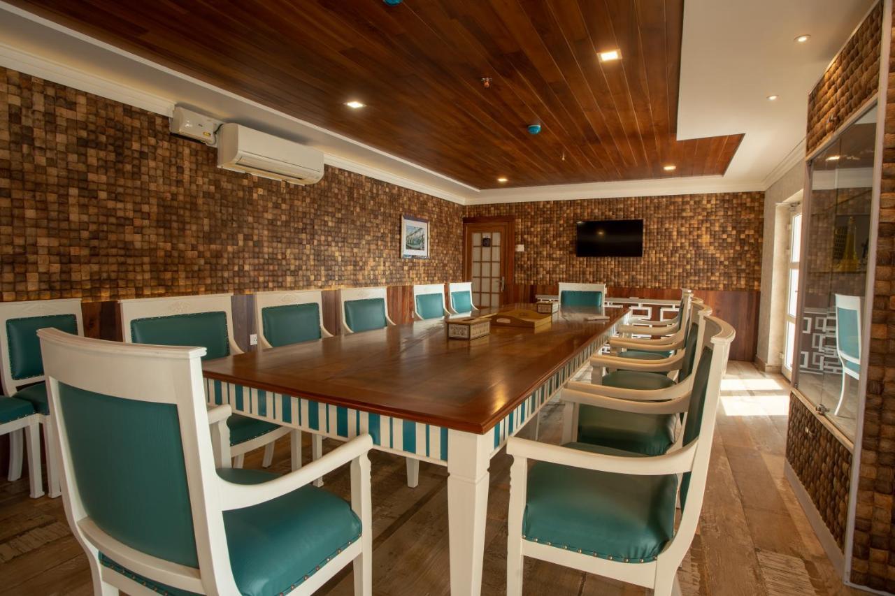 State Beach Resort And Spa Канур Екстериор снимка