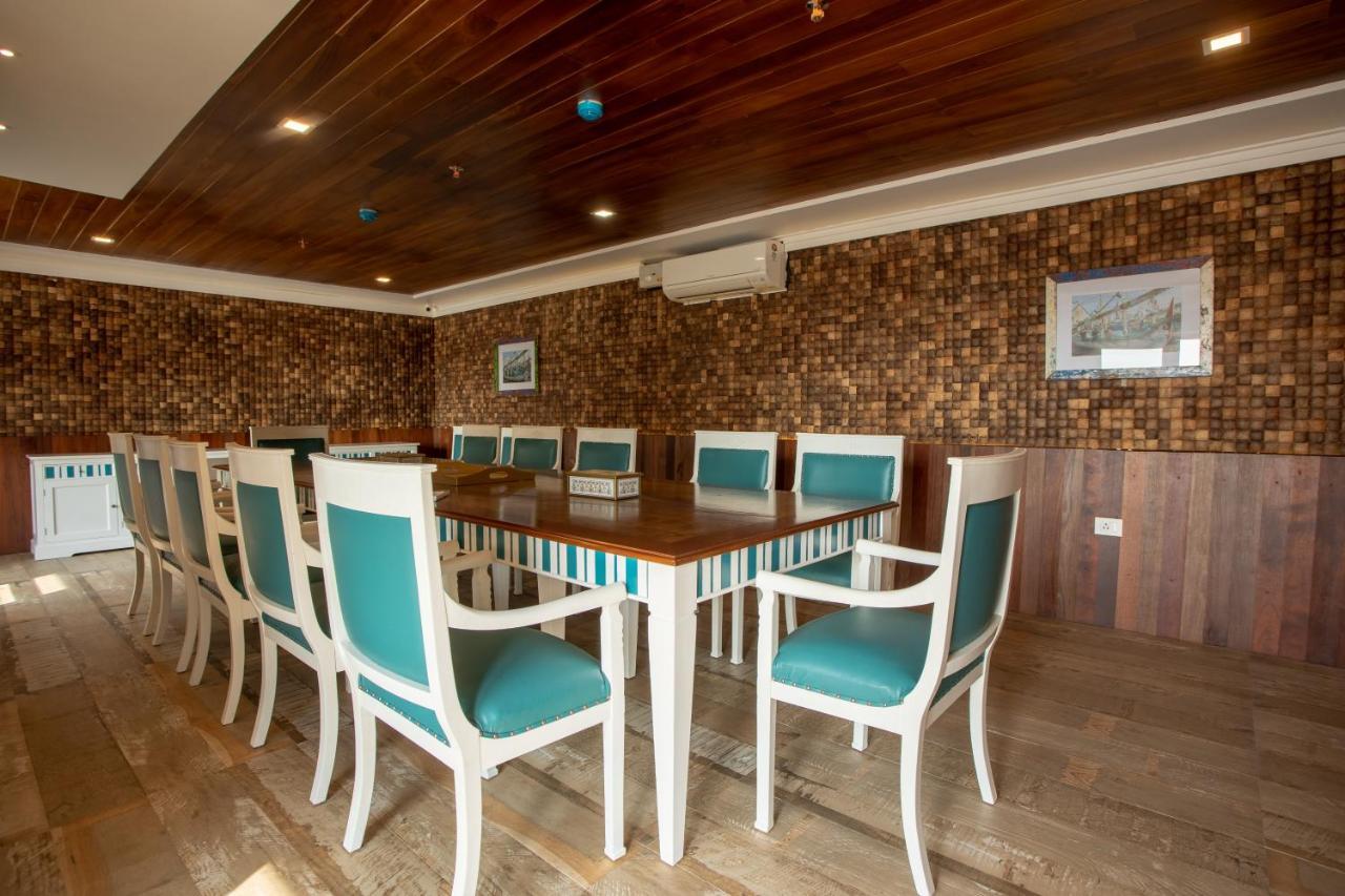 State Beach Resort And Spa Канур Екстериор снимка